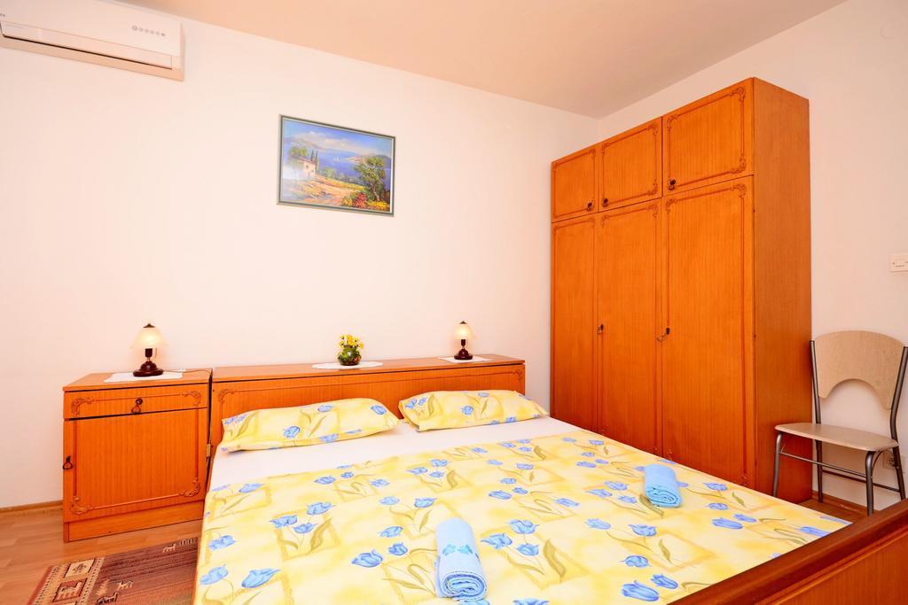 Apartments Mario With Private Parking Макарска Екстериор снимка