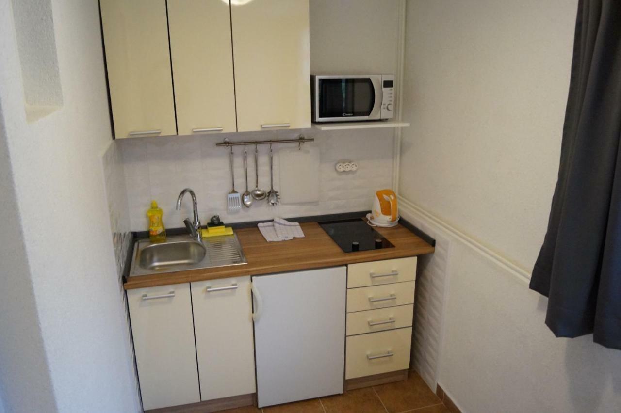 Apartments Mario With Private Parking Макарска Екстериор снимка