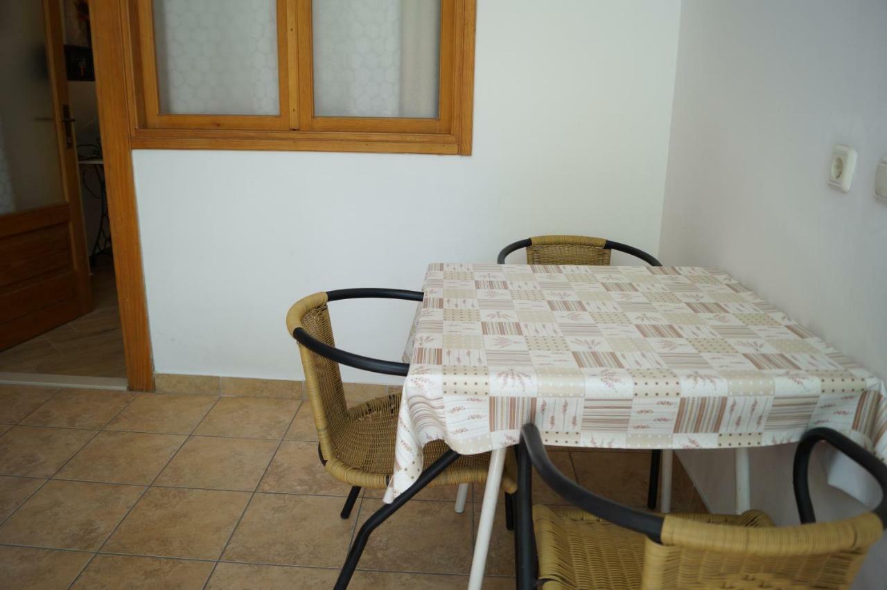 Apartments Mario With Private Parking Макарска Екстериор снимка