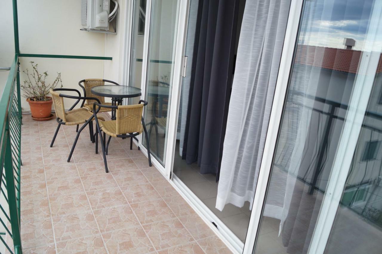 Apartments Mario With Private Parking Макарска Екстериор снимка